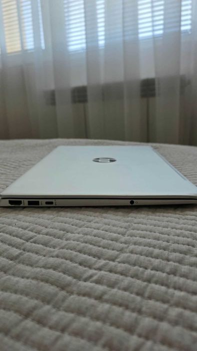 Продавам HP Pavilion 15-eh2003nu