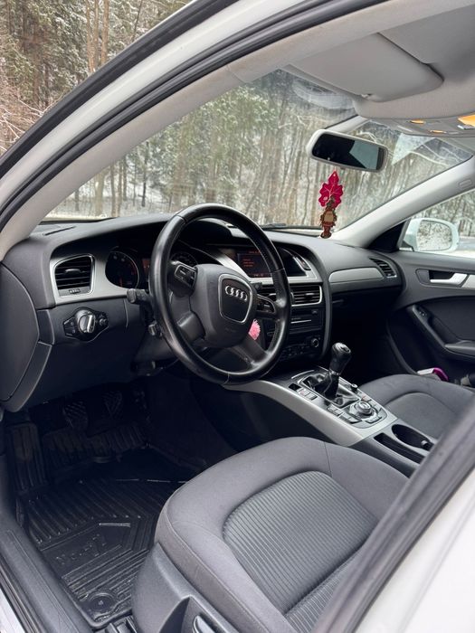 Audi A4  B8  manuala