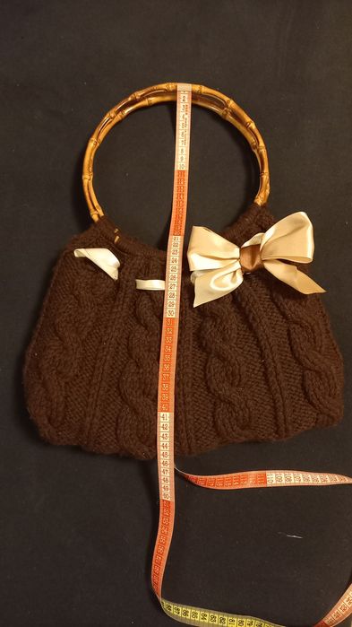 Geanta tricotata cu panglica