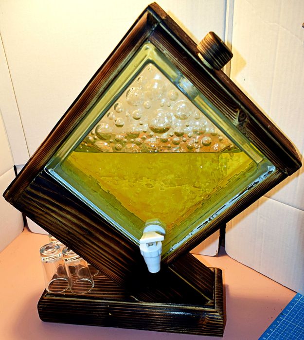 Dispenser de whisky din lemn