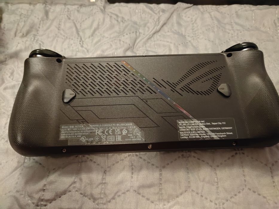 Asus ROG Ally X 24gb 1tb + калъф за пренасяне и резервни части