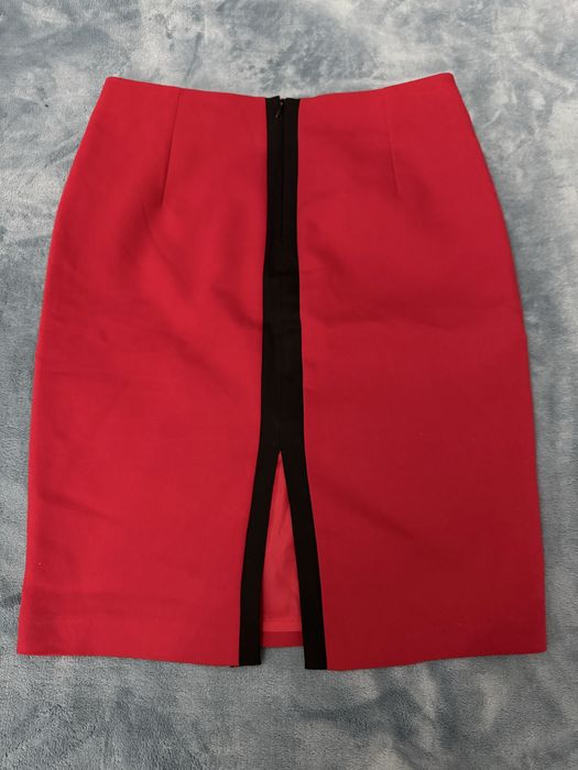 Красная юбка карандаш