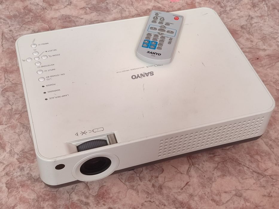 Продам проектор Sanyo