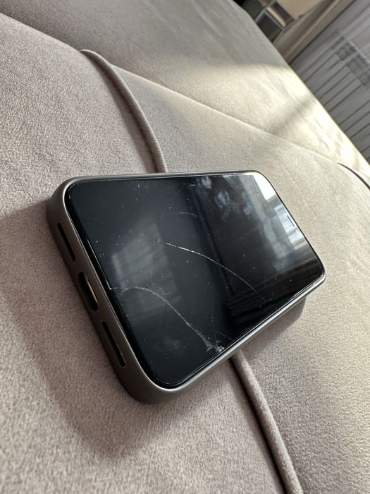 Айфон 11/64 гб .