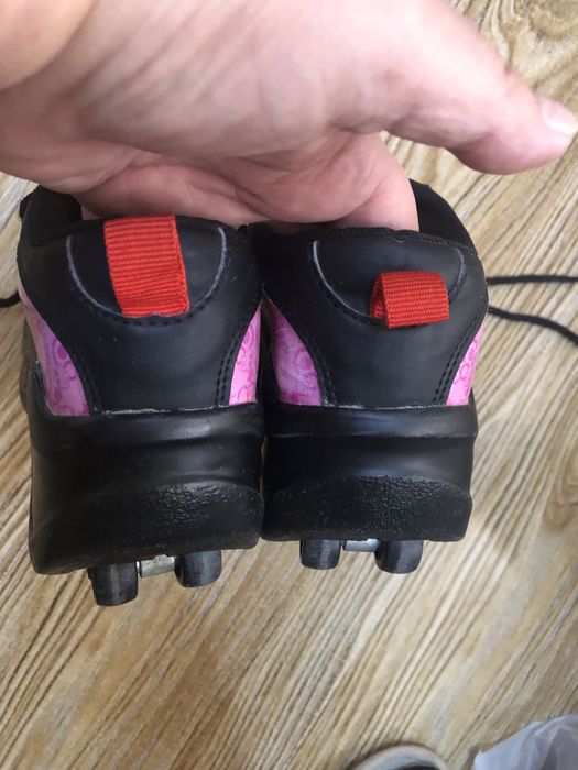 Продаются кроссовки- ролики.