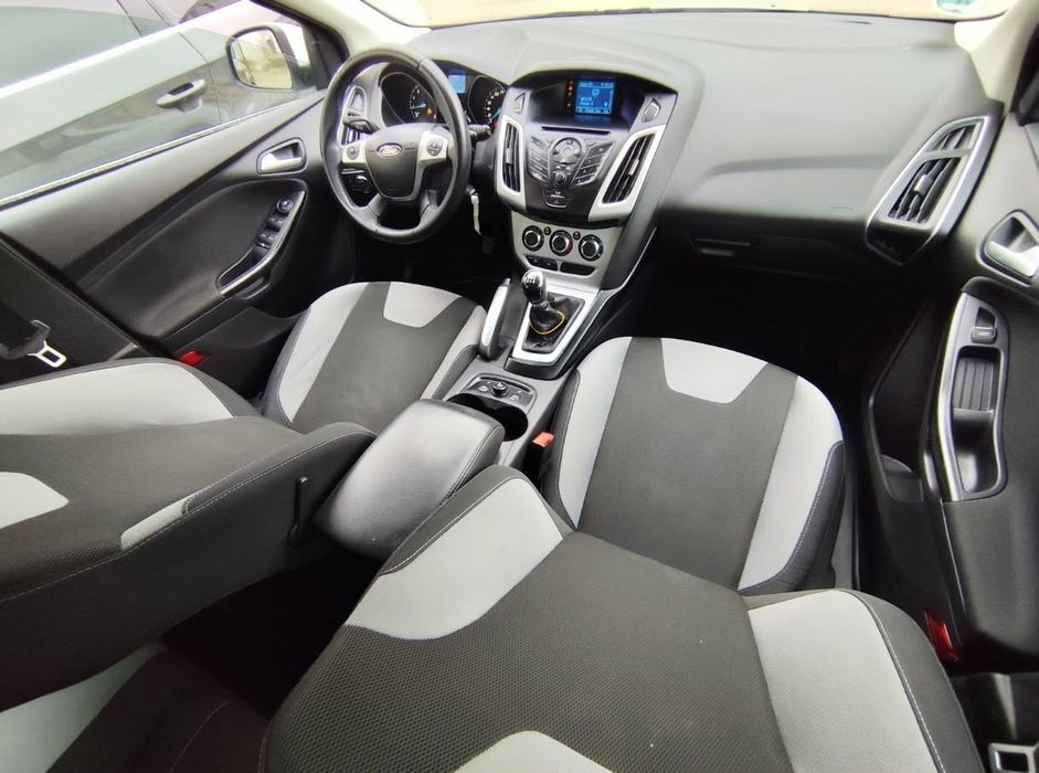 Ford Focus 1.6 benzină Mpi, 2012, impecabil