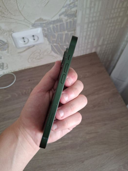 Продам Iphone 13
