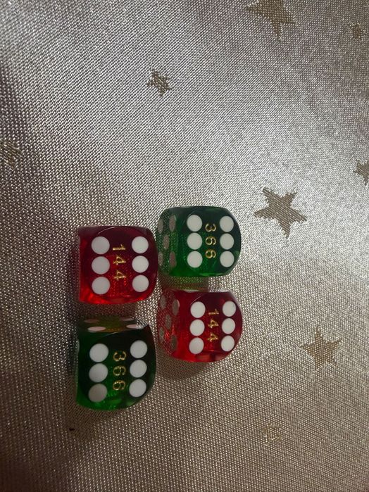 Прецизни зарове за игра на табла.Цената е за четирите зара.