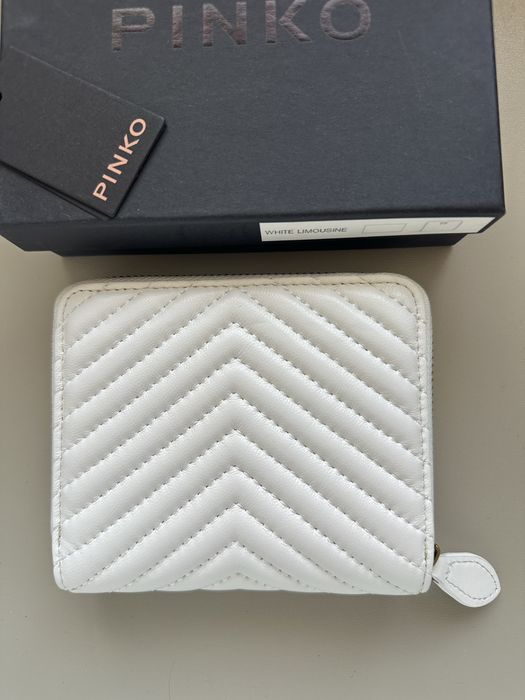 Чисто ново Портмоне Pinko бяло, черно