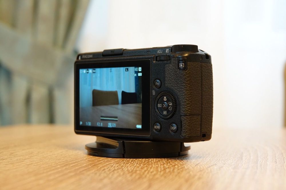 Ricoh GR III 3 ,camera foto compacta, APS-C, street photography, travel photography, camera premium, 24MP, 28mm, f2.8, WiFi, Bluetooth, RAW DNG aparat