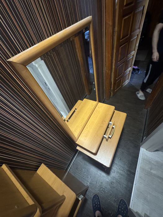 Столик косметический