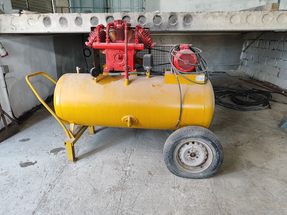 Продам компрессор воздушный