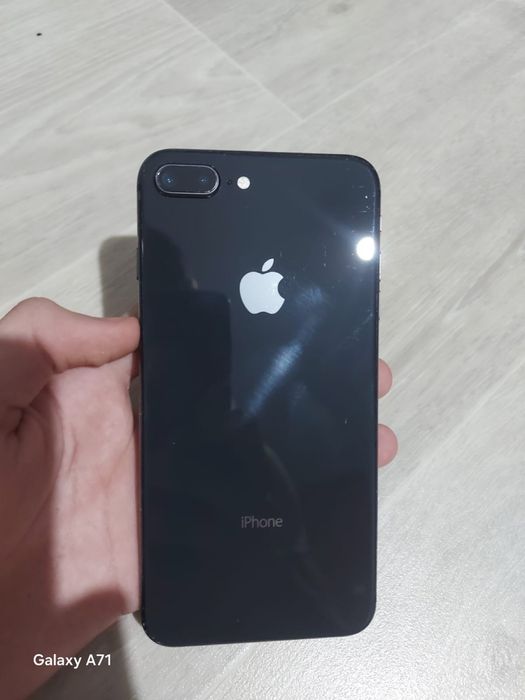 Продам айфон 8+ идеал