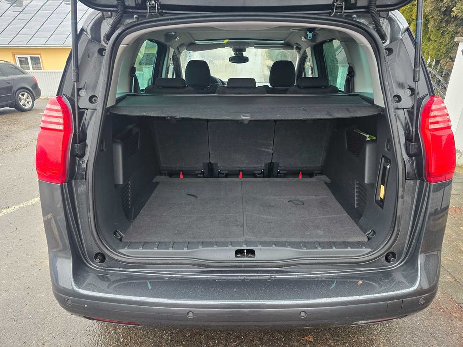 PEUGEOT 5008 1.6 HDI