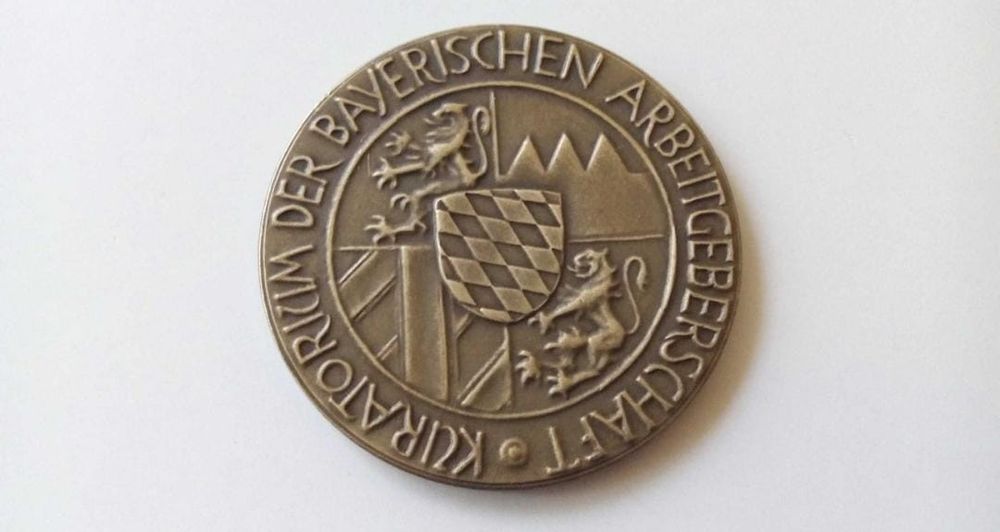 2 insigne/medalii germane din bronz