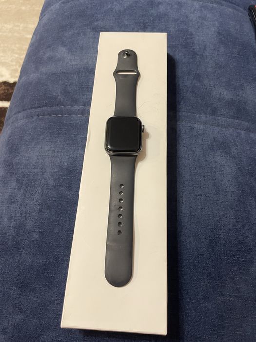 Продам Apple watch SE 40mm