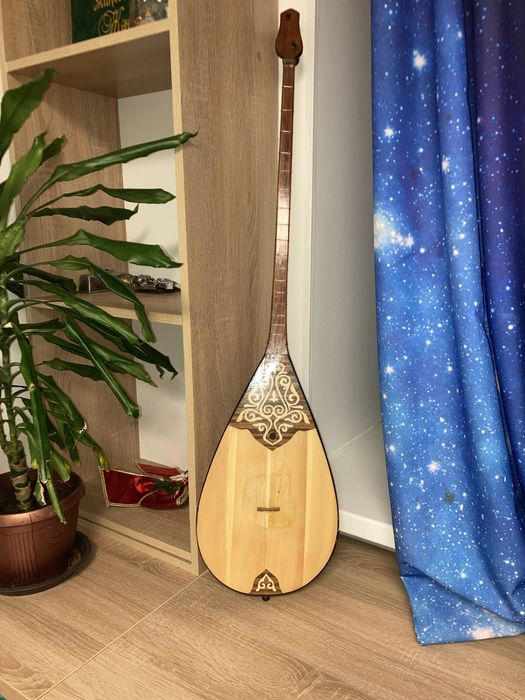 Продам домбру из красной берёзы