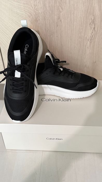 Calvin Klein Ниски маратонки в Черно
