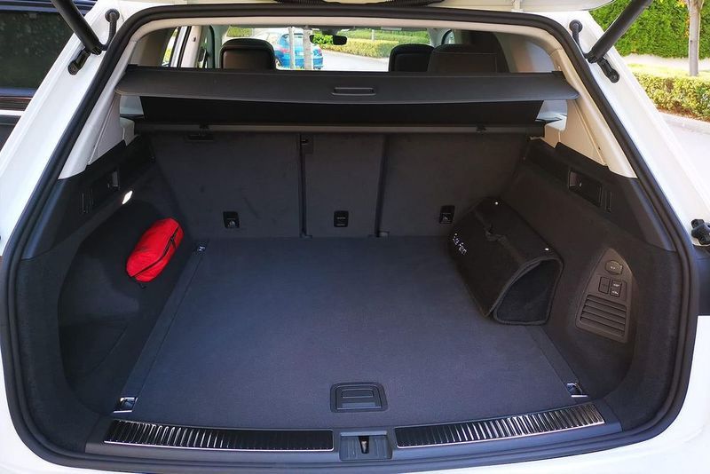 Щора за багажник за vw touareg (2018-)