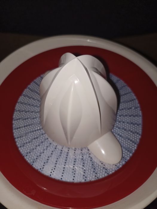 Новая Соковыжималка    Moulinex