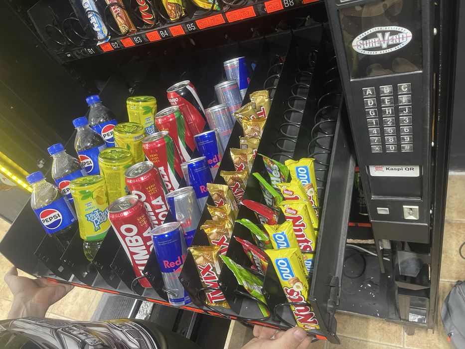 Продам снековый апарат  Caren 167