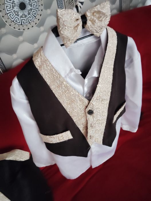 Официален децки кустюм