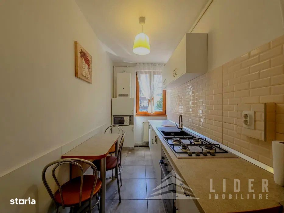 Apartament 3 camere decomandat, etaj 1, parcare in curte.