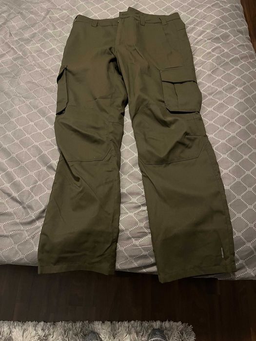 Haina , pantaloni si cizme de vanatoare/pescuit .