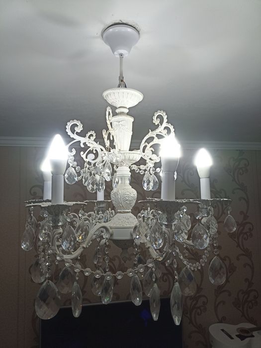 Люстра в отличном состоянии