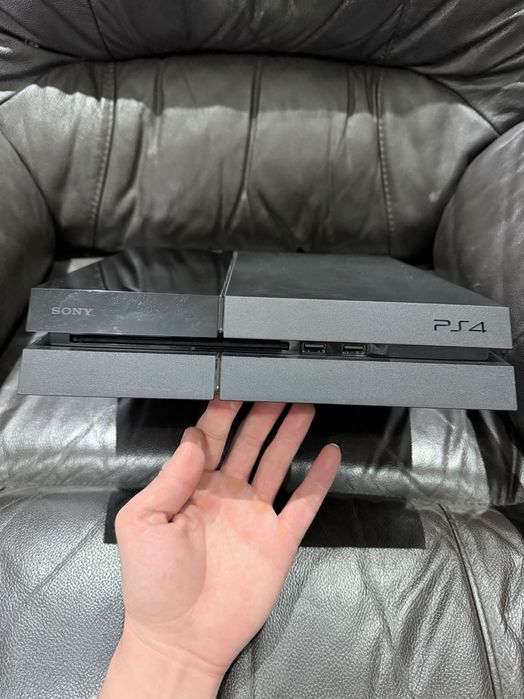PlayStation 4 с кутия