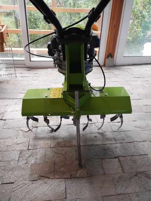 Продавам мото фреза Fieldmann fzk 6115-b