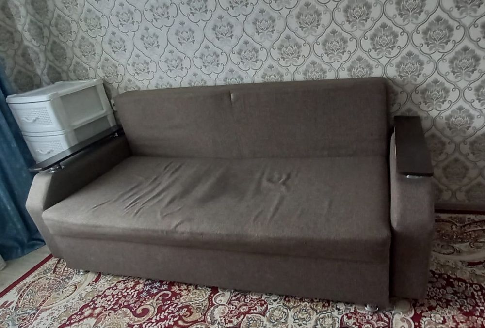 Диван в хорошем состоянии