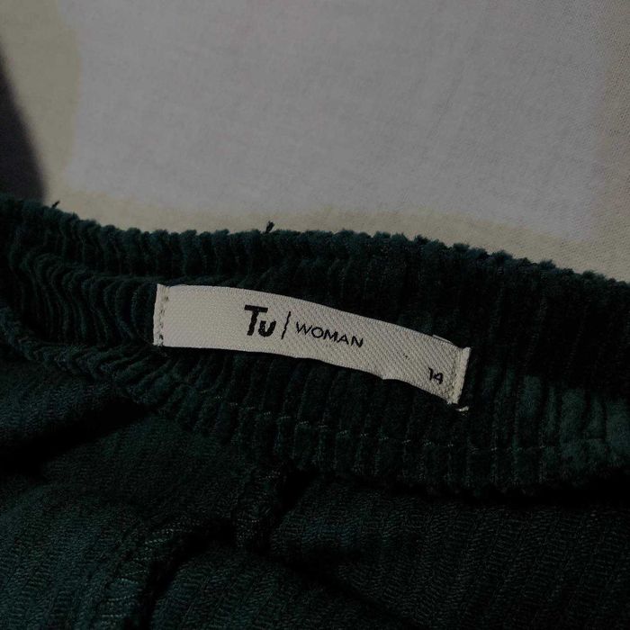 Rochie verde în pliuri