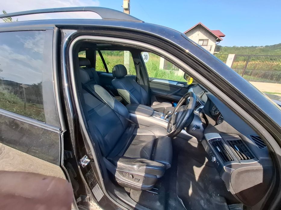 Dezmembrez bmw x5 e70 286 cp fara motor si cutie