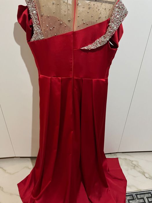 Платье красное 48 размера на той!