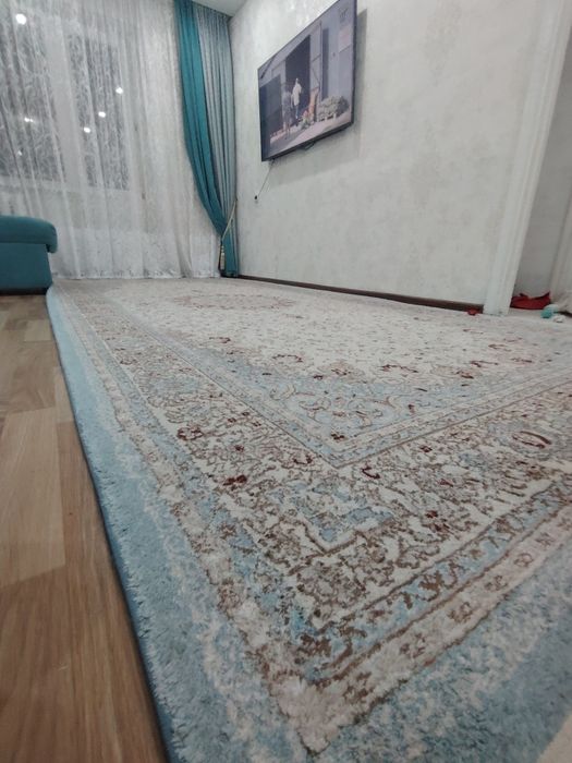 Продам ковёр 2 на 4 в идеальном состоянии