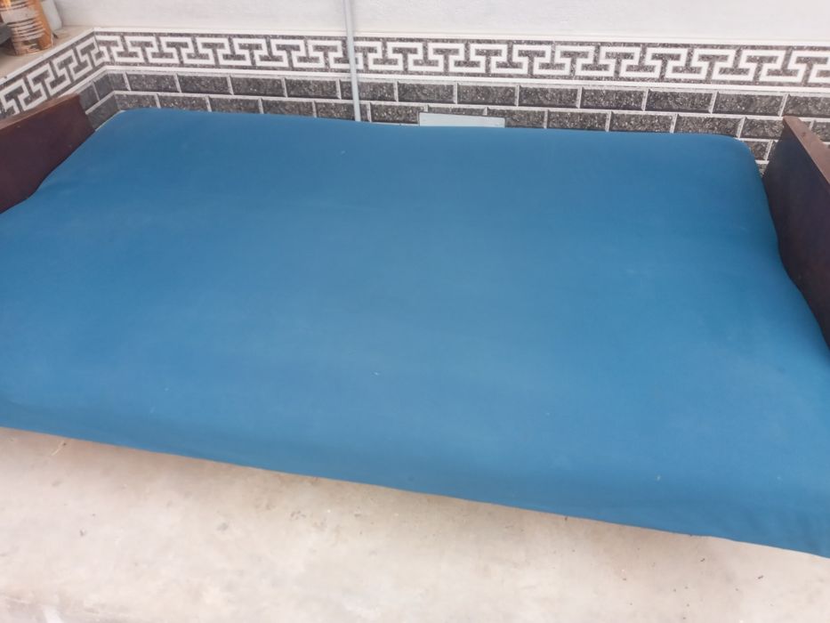 Диван сотилади термез ш