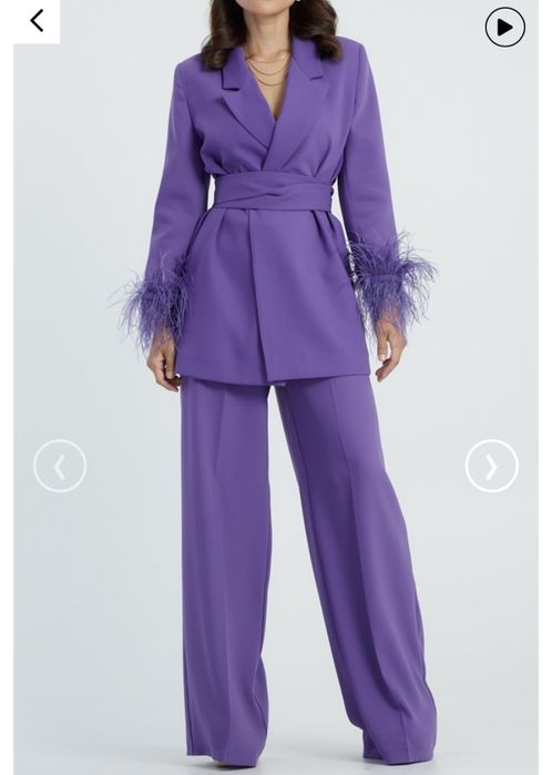 Костюм двойка с перьями