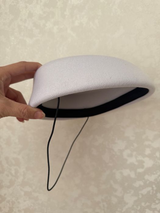 Шляпа красивая, белая