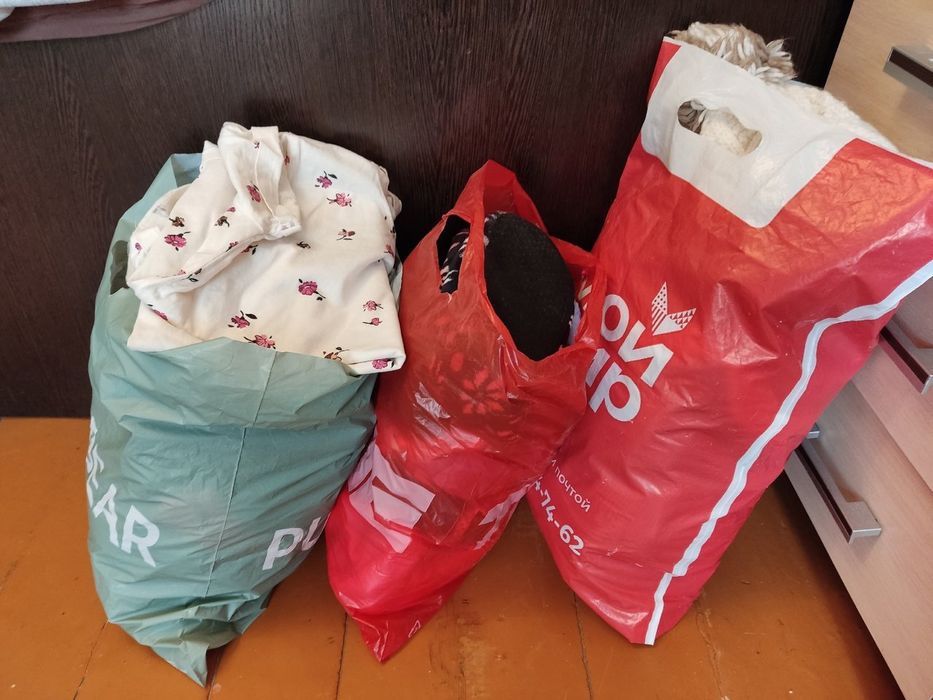 Отдам пакет вещей за 1000