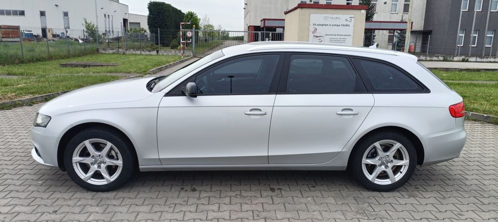 Vând Audi A4 b8 2011