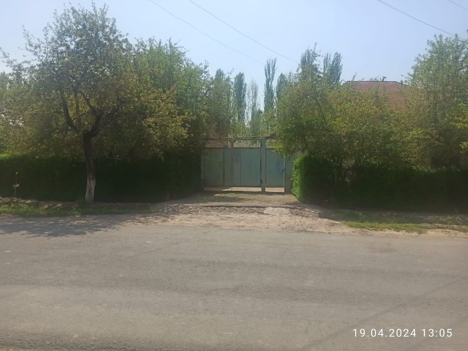 Ҳовли Уй сотилади