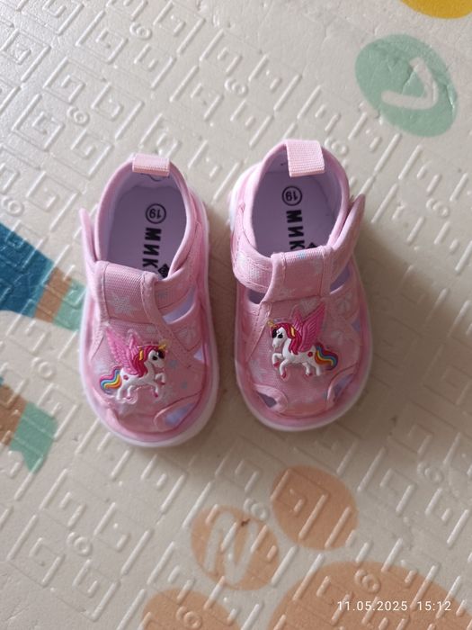 Продам сандали для девочки