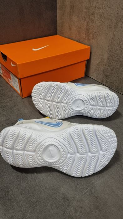 Нови детски маратонки Nike