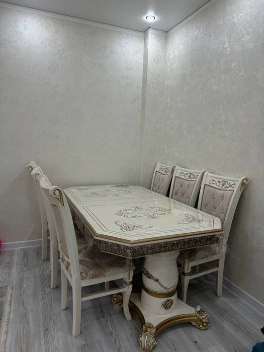 Продам стол с стульями