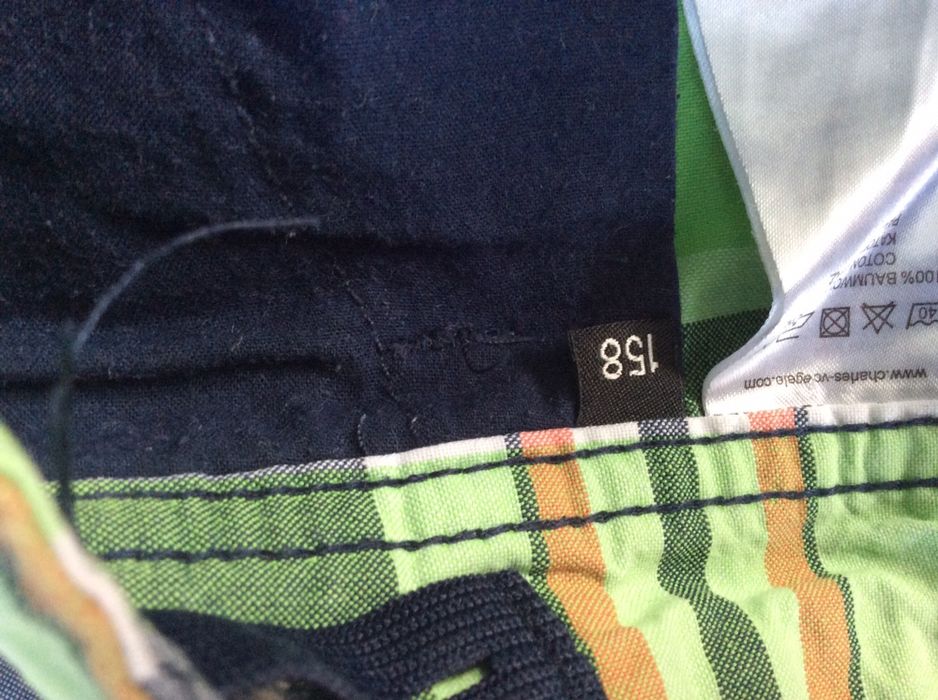 Pantaloni pana la genunchi