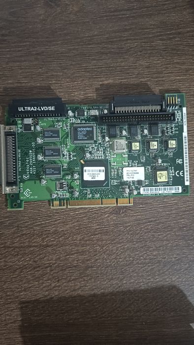 Vând componente PC vintage, ideale pentru colecționari sau proiecte