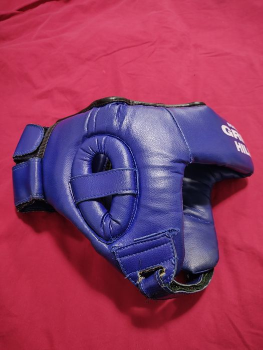 Защитный шлем для единоборств