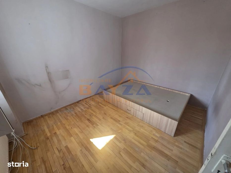 Aleea Mărăști, apartament 3 camere decomandat, etaj 2, garaj exterior
