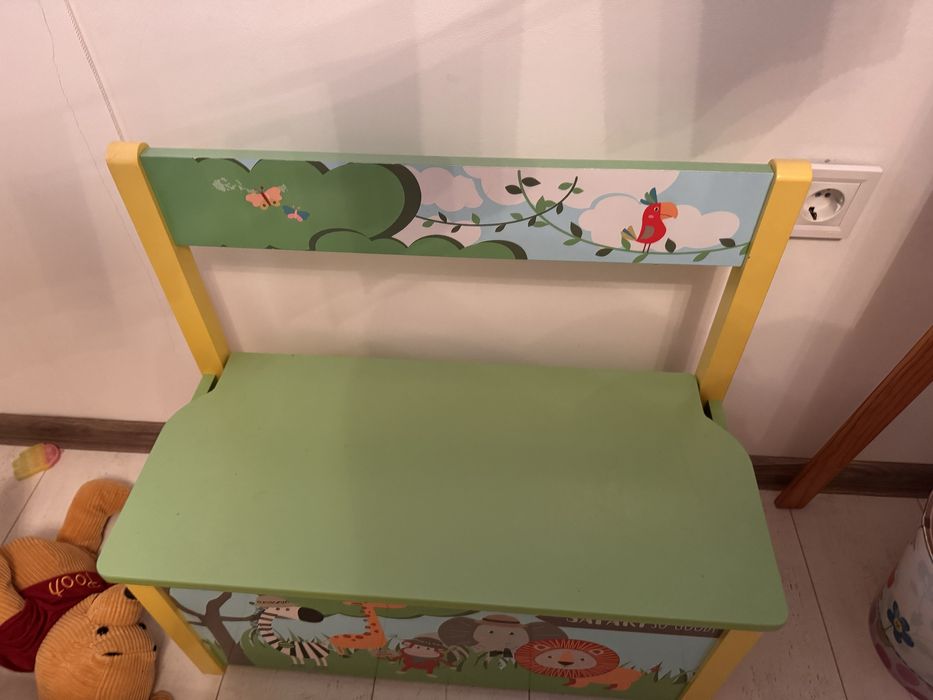 Меби за детска стая от Лидъл- маса, 2стола, етажерка, ракла, табуретки